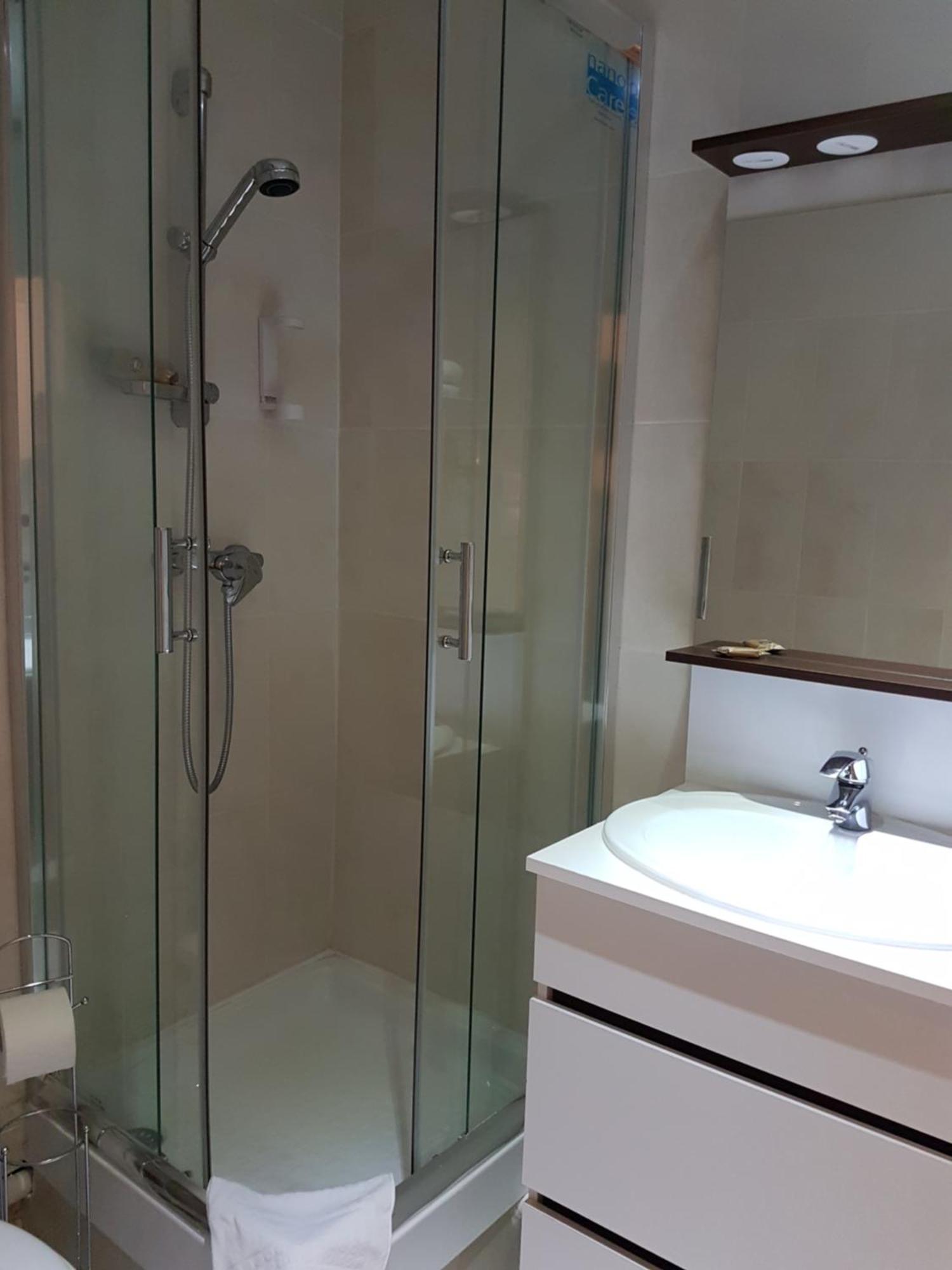 Nevers Hotel Екстер'єр фото
